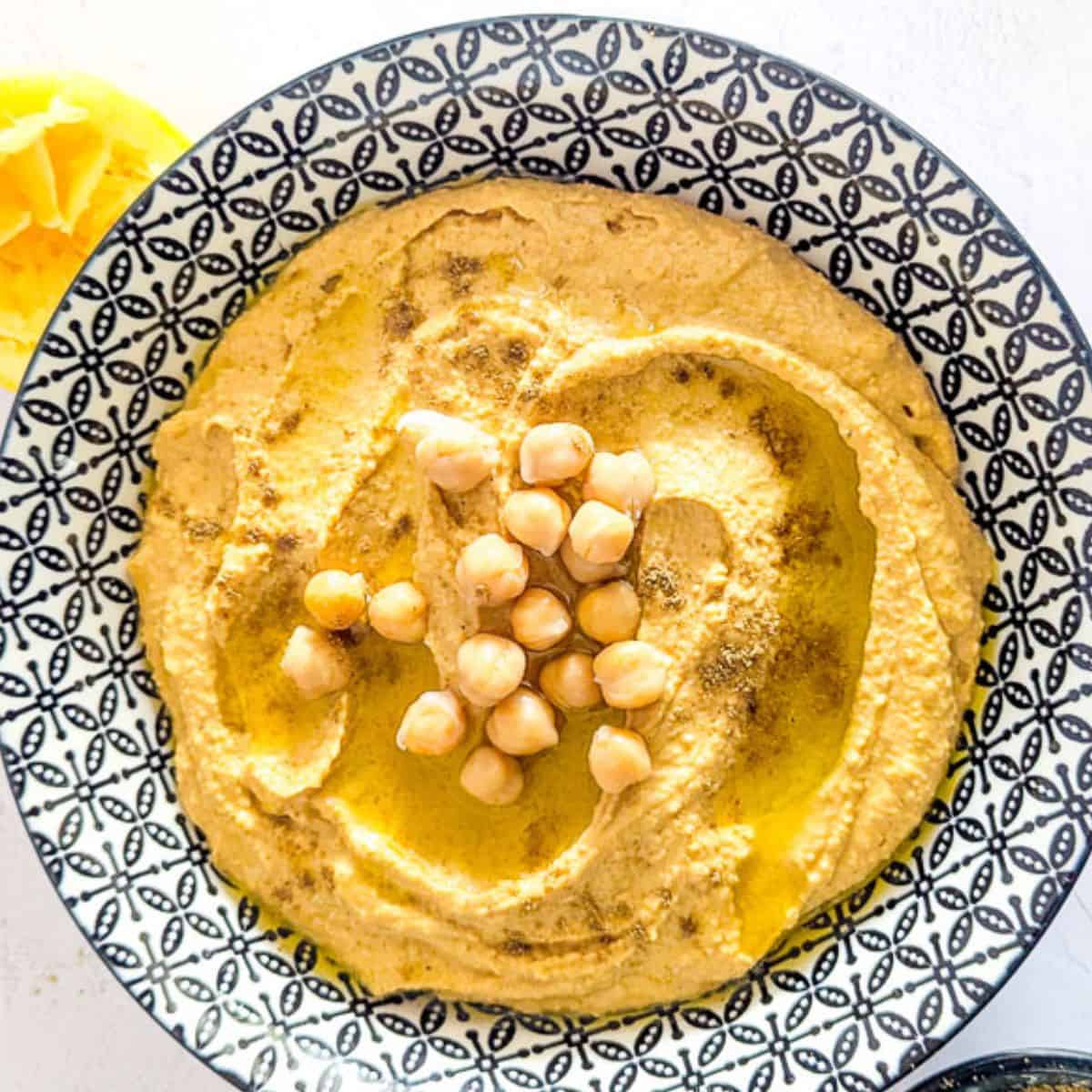 Easy Garlic Hummus without Tahini
