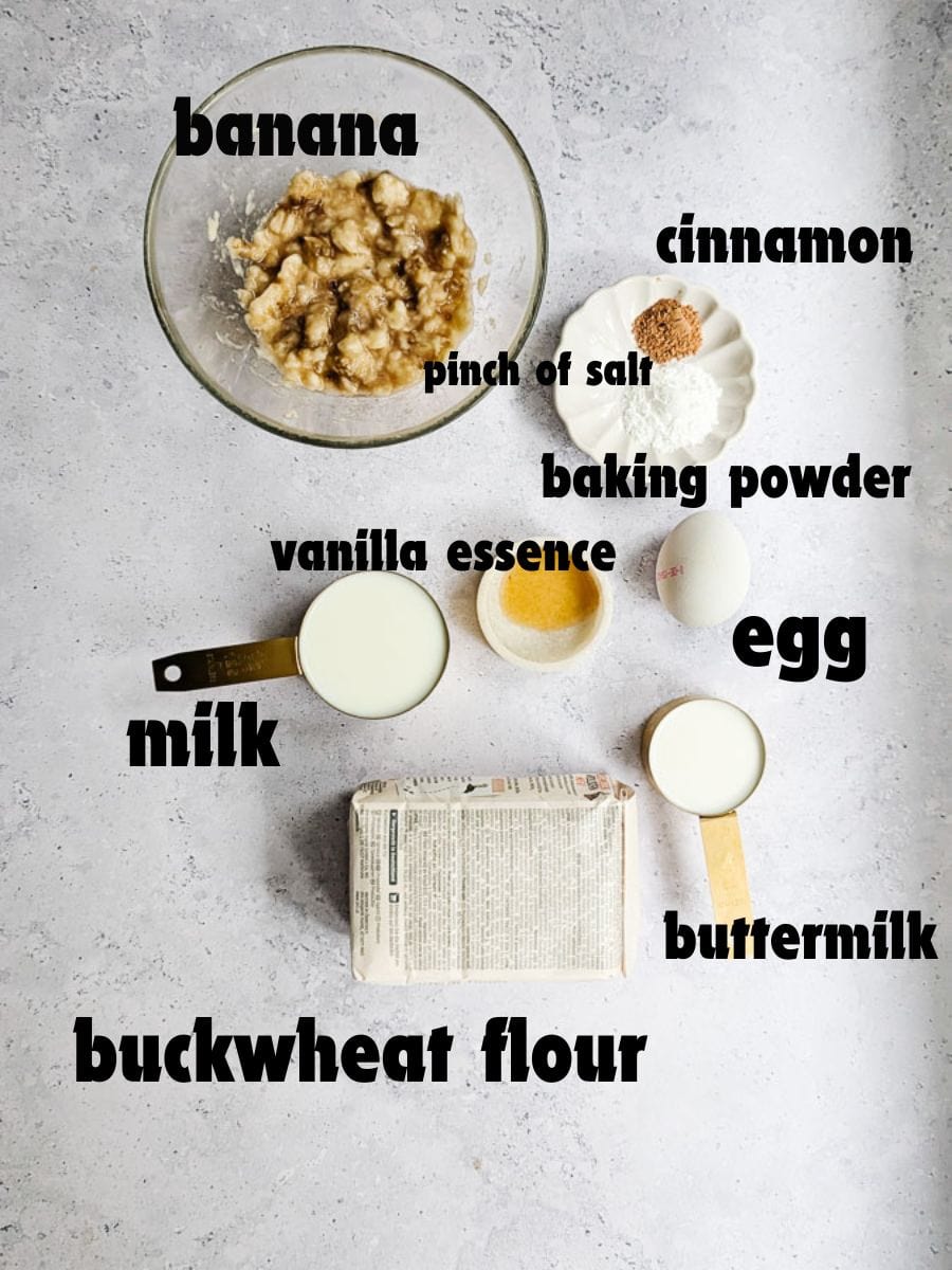 A picture of the ingredients for making buckwheat banana pancakes.